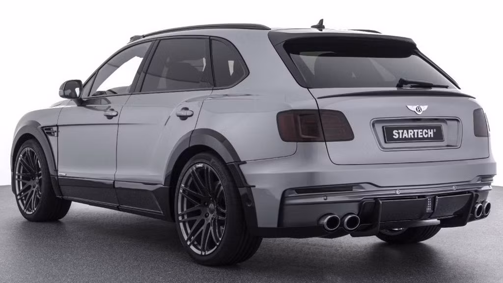 Hãng độ siêu xe này đã đầu tư số tiền lên đến 10.000 Euro để nâng cấp cản va phía sau đi kèm với hệ thống ống xả hiệu suất cao và đèn LED nhấp nháy tương tự xe F1. Cánh gió nhỏ ở đuôi xe được làm từ sợi carbon giúp tăng thêm tính thẩm mỹ cho bản độ này.