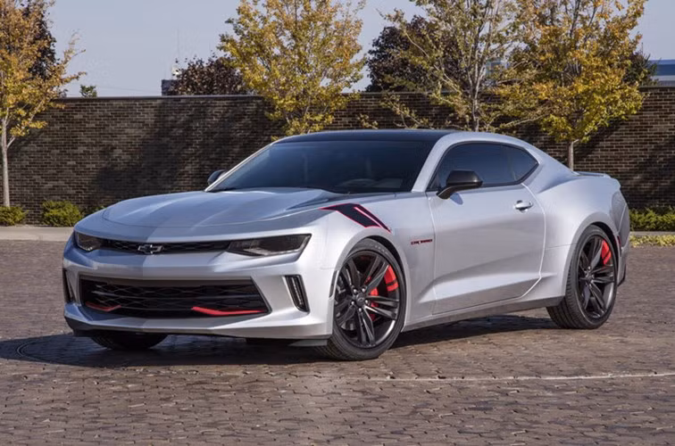 Đầu tiên là “Quái vật đường đua”Chevrolet Camaro bị đánh giá là kém tin cậy do gặp phải một số lỗi như hộp số (số ít), hệ thống điện tử và hệ thống lái. Trong đó, giá xe mà tạp chí CR dùng để lái thử là 47.020 USD.