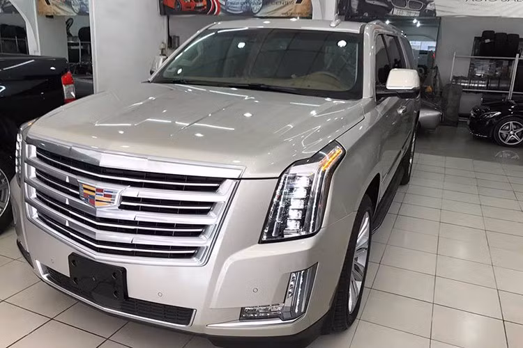 Cadillac Escalade là chiếc siêu bán tải mạnh mẽ cũng “dính” nhiều lỗi về trang bị chỉnh điện, hộp số và hệ thống điều hòa. Giá xe mà tạp chí CR dùng để lái thử là 87.360 USD.
