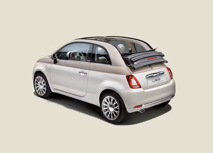 Giá xe mà tạp chí CR dùng để lái thử dao động từ 18.600 - 26.050 USD. Fiat 500 sở hữu động cơ xăng 4 xi-lanh nạp khí tự nhiên với dung tích xi-lanh 1242 cc, có công suất khiêm tốn 69 mã lực và mô-men xoắn cực đại 102 Nm kết hợp với hộp số sàn của Fiat 500 tiêu thụ lượng nhiên liệu trung bình chỉ 7,13 lít/100 km.