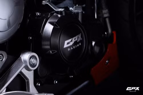 Về khả năng vận hành, GPX Legend 150s 2017 sử dụng loại động cơ xy-lanh đơn, 4 kỳ, SOHC, làm mát bằng không khí, dung tích 150 cc, đi kèm bộ chế hòa khí và hộp số sàn 6 cấp.