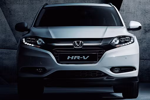 Giá bán khởi điểm của mẫu xe Honda HR-V phiên bản nâng cấp 2018 tại thị trường Mỹ từ 19.570 USD (khoảng 445 triệu đồng), với bản LX tiêu chuẩn xe sẽ được trang bị hệ dẫn động cầu trước và hộp số sàn.