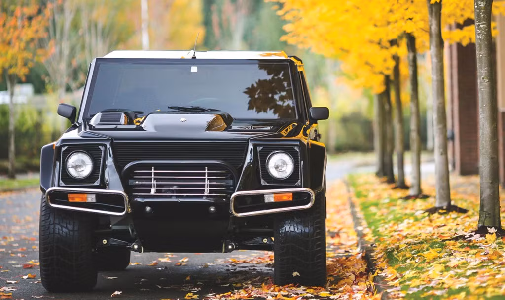 Dù là hàng cũ đã qua sử dụng nhưng vẫn có giá cao ngất ngưỡng như vậy bởi đây là chiếc SUV dân dụng đầu tiên do hãng siêu xe Lamborghini sản xuất. Vì vậy giá trị của nó cũng theo đó tăng theo thời gian.