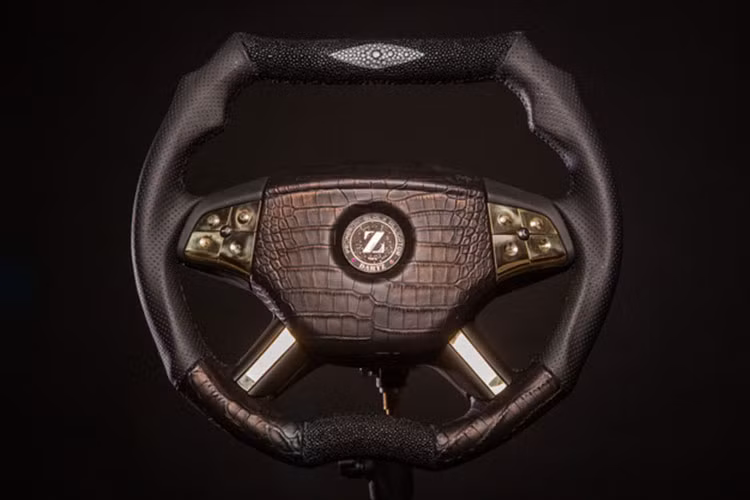 Theo hãng siêu xe hàng thửa Dartz, Black Alligator chẳng khác nào sự kết hợp giữa Mercedes-AMG GLS63 và Mercedes-Maybach S600. "Trái tim" của Dartz Black Alligator vẫn là động cơ xăng V8, tăng áp kép, dung tích 5,5 lít lấy từ Mercedes-AMG GLS63. Tuy nhiên, động cơ này đã được nâng cấp để tăng công suất tối đa từ 760 lên 1.600 mã lực.