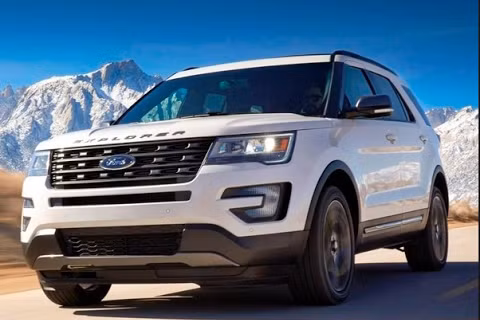 Ra mắt tại thị trường Việt Nam lần đầu tiên tại triển lãm ôtô Việt Nam VMS 2016, ngay sau thời điểm chính thức bán ra ngoài thị trường, mẫu xe này nhanh chóng chiếm được cảm tình của khách hàng. Có thể nhận thấy sự thành công chính là doanh số bán ra hàng tháng luôn vượt mặt đối thủ của mình là Toyota Land Cruiser Prado.