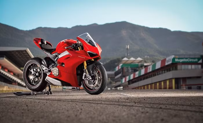 Ứng với đó, giá bán giữa các phiên bản cũng có phần chênh lệch. Xe có giá bán 25.200 USD đối với bản tiêu chuẩn, 31.300 USD (khoảng 711 triệu đồng) cho đối với bản S, và 45.800 USD (khoảng hơn 1 tỷ đồng) đối với bản Speciale sản xuất giới hạn chỉ 1.500 chiếc.