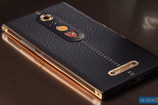 Alpha One được biết tới là chiếc điện thoại có cấu hình khá khi sở hữu vi xử lý Snapdragon 820, RAM 4 GB, bộ nhớ trong 64 GB có khả năng mở rộng và màn hình kích thước 5.5 inch, độ phân giải Quad HD (2.560 x 1.440 pixel).