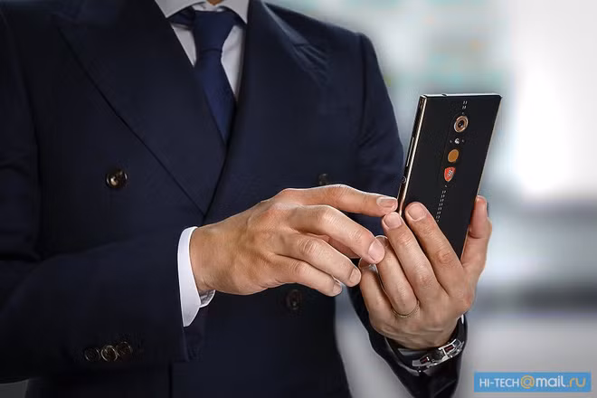 Theo lộ trình, smartphone cao cấp siêu sang này sẽ được bán ra từ ngày 22/8 ở Anh và Các Tiểu vương quốc Ả-rập Thống nhất.