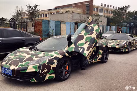 Tại thời điểm ra mắt, siêu xe có giá khởi điểm khoảng 280.000 USD (6,3 tỷ đồng). Tuy nhiên, mức giá khi về đến thị trường Việt Nam với các loại thuế, phí lên đến khoảng 750.000 USD 9 khoảng 17 tỷ đồng).