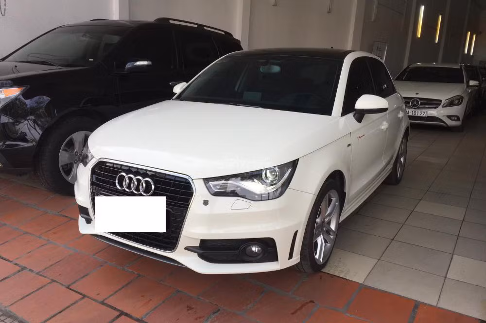 Hệ thống an toàn của mẫu xe Audi A1 tại Việt Nam bao gồm chống bó cứng phanh ABS, phân bổ lực phanh điện tử EBD, cân bằng điện tử ESP, chống trượt ASR. Hai túi khí cho hàng ghế trước.