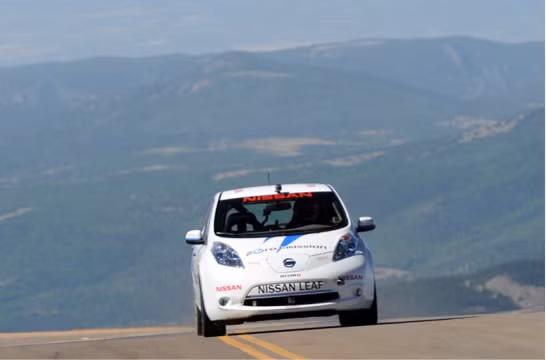 Chiếc Pikes Peak Nissan LEAF 2011 thế hệ đầu cũng được góp mặt trong buổi Triển lãm lần này. Chiếc xe được trang bị thiết bị an toàn, được tay đua off-road chuyên nghiệp Chad Hord cầm lái, cán đích sau khi vượt qua chặng đường 20 km trong 14 phút 33 giây.