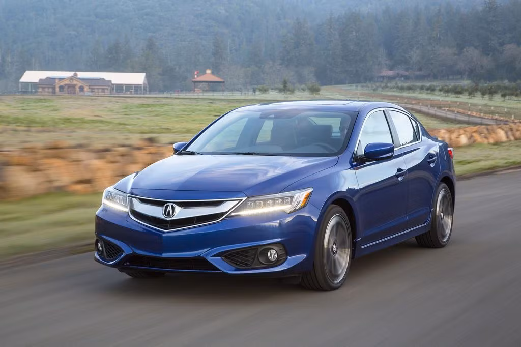 Mẫu sedan 4 cửa Acura ILX 2017 sở hữu nội thất được thiết kế sang trọng với ghế trước tích hợp sưởi, đàm thoại rãnh tay Bluetooth HandsFreeLink, chìa khóa thông minh và nút khởi động Smart Entry/Push-Button Start, báo rẽ thông minh One-Touch Turn Signal, điều khiển khí hậu tự động kết nối GPS và đèn trang trí LED.