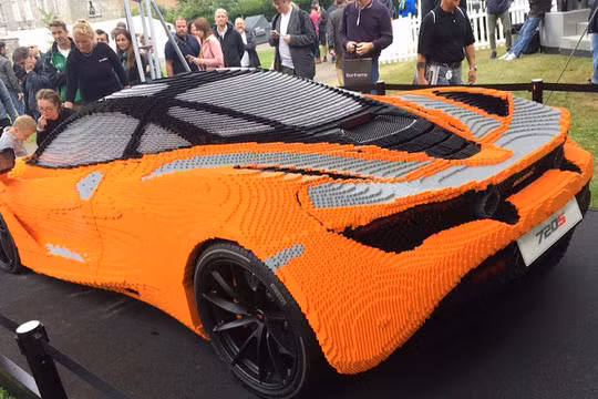Được biết, chiếc McLaren 720S bằng lego đã được ra mắt tại Lễ hội Goodwood 2017 diễn ra vào hồi tháng 7 năm nay. Chiếc xe này có kích thước tương đương xe thật. Tuy chỉ là mô hình nhưng chiếc nó có đầy đủ những đường cong, đường gân và hốc gió giống hệt xe "xịn". So với xe thật, chiếc McLaren 720S bằng lego nặng hơn khoảng 10% với trọng lượng 1.451 kg.