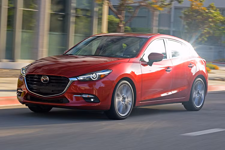 Các thế hệ của Mazda 3 luôn được cải tiến với diện mạo mới hiện đại và trẻ trung hơn. Cùng sự đột phá về công nghệ, nâng cao sự gắn kết giữa người và xe, đáp ứng nhu cầu ngày càng cao và đa dạng của khách hàng tại nhiều thị trường khác nhau trên Thế giới.