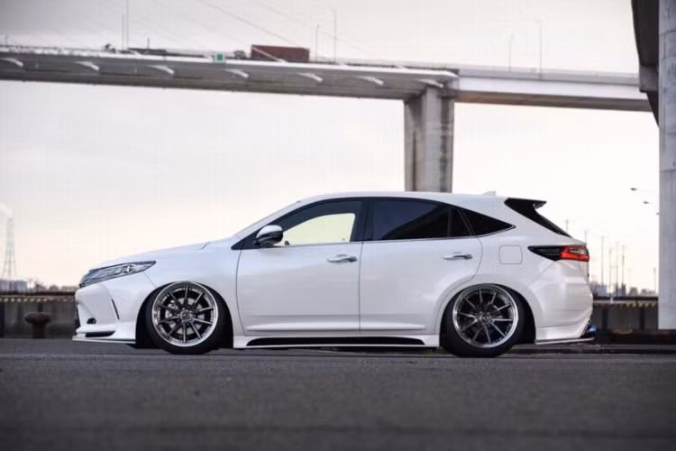 Chỉ biết bộ bodykit có giá 259.000 yên cho phiên bản SG và 329.000 yên cho phiên bản HG với bộ kit không sơn.