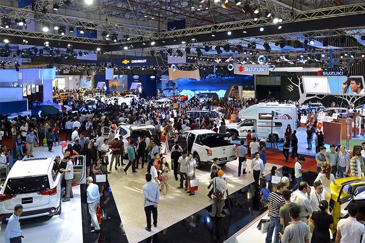 Tuy nhiên, Nghị định 116 ra đời như một gáo nước lạnh cho thị trường xe nhập khẩu nói chung cũng như những ấp ủ hy vọng của người dùng về xe nhập khẩu giá rẻ vào đầu năm 2018 sắp tới. Các hoạt động nhập khẩu xe chạy đua với thời gian trước khi Thông tư hướng dẫn Nghị định này ra đời nhưng cũng không đủ, lượng xe nhập khẩu khan dần và giá tăng vọt.