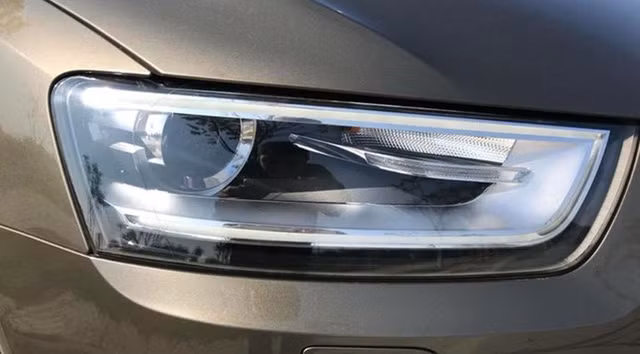 Tất cả các chi tiết gương vẫn còn sáng bóng.