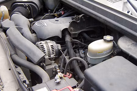 Hummer H2 vẫn sử dụng động cơ V8, phun xăng điện tử đa điểm nhưng được tăng dung tích động cơ lên 6.162cc. Điều đó đồng nghĩa với công suất 393 mã lực tại 5.700 vòng/phút và mô men xoắn 563 Nm tại 4.300 vòng/phút.