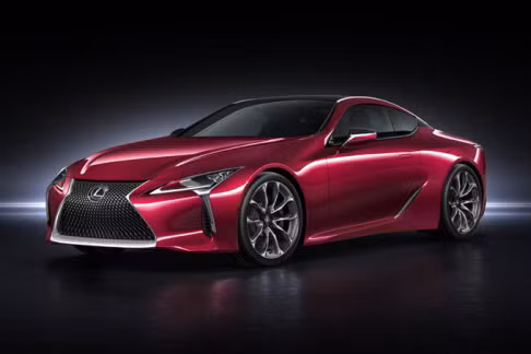 Được giới thiệu lần đầu tiên tại triển lãm ôtô quốc tế Bắc Mỹ năm ngoái (NAIAS) ở Detroit và nhanh chóng nhận được quan tâm lớn từ giới truyền thông trên thế giới. Lexus LC 500 được trang bị hệ thống khung liền khối unibody và là mẫu Lexus đầu tiên sử dụng cấu trúc khung gầm dẫn động cầu sau ưu việt hoàn toàn mới của Lexus. Trong khi đó, thân xe có nhiều thép cường độ cao, có độ bền xoắn cao hơn cấu trúc cacbon của LFA.