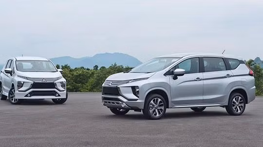 Mitsubishi Xpander 2018 mới được trang bị động cơ 4A91 1.5L 4 xi-lanh DOHC MIVEC sản sinh công suất tối đa 104 mã lực, 480 Nm. Xe sử dụng hệ dẫn động cầu trước, hộp số tự động 4 cấp hoặc số sàn 5 cấp. Trang bị an toàn gồm có phanh đĩa phía trước, 2 túi khí, hệ thống ABS, EBD, hỗ trợ khởi hành ngang dốc, hỗ trợ lực lanh, kiểm soát ổn định thân xe.