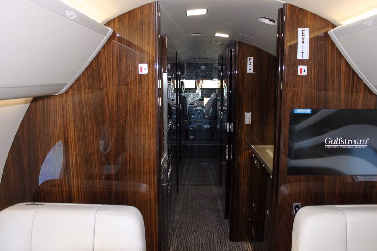 Đặc biệt, loạt nội thất tiện nghi cũng như những dịch vụ sang chảnh bên trong luôn là điểm khiến chủ nhân của nó hài lòng nhất.