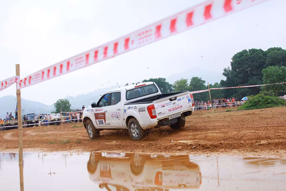 Tiếp đến là công tác trọng tài tại VOC 2017 sẽ được siết chặt hơn mọi năm. Thay vì hình thức ngồi trên xe bấm giờ như các mùa giải trước, Ban Tổ chức quyết định để VĐV bấm giờ ngay tại bàn trọng tài.