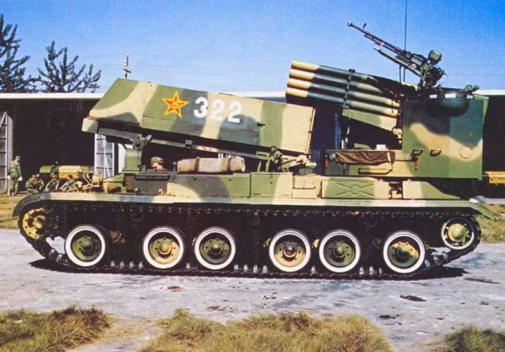 Thứ vũ khí kỳ dị đó của Trung Quốc chính là các hệ thống pháo phản lực phóng loạt cỡ nòng 122 mm PZH89 có nhiệm vụ chính là cung cấp hỏa lực mạnh chi viện cho chiến trường. Nguồn ảnh: Xihuan.