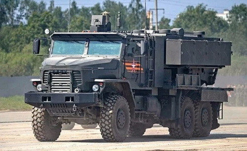 Ngọn lửa này cũng hút hết không khí xung quanh, tạo ra một vùng chân không trong thời gian ngắn và tiêu diệt mọi sinh vật trong phạm vi chiến đấu. Chính vì vậy, TOS-2 có thể tiêu diệt sinh lực địch mà không cần đánh sập hầm ngầm hay boongke nơi chúng đang ẩn nấp.