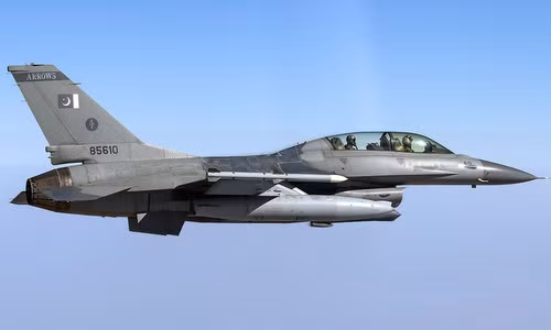 F-16 Fighting Falcon, thường được gọi là Viper, là một máy bay chiến đấu đa chức năng. Tiêm kích này cất cánh lần đầu tháng 1/1974. Đến nay, gần 5.000 chiếc F-16 đã được chế tạo và biên chế trong quân đội ít nhất 25 quốc gia. Phiên bản F-16CM được tối ưu hóa cho cuộc tấn công mặt đất và ngăn chặn nhiệm vụ phòng không đối phương.