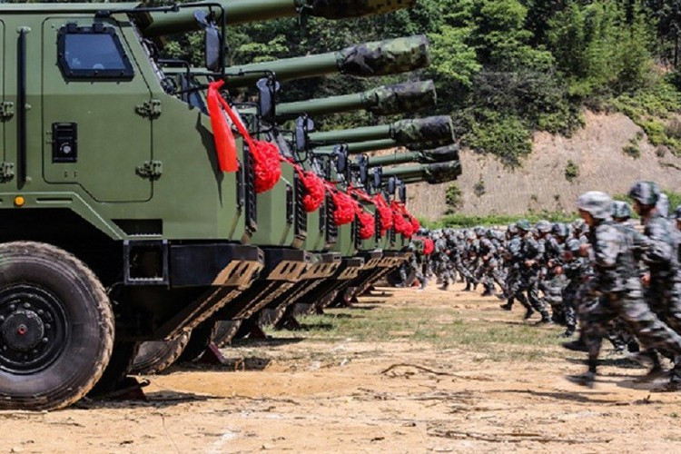 Theo ghi nhận của Bưu điện Hoa Nam Buổi sáng, trong 2 tuần qua Trung Quốc đã tập trận 3 lần tại Tây Tạng, sau vụ việc đụng độ ở biên giới ngày 15/6.