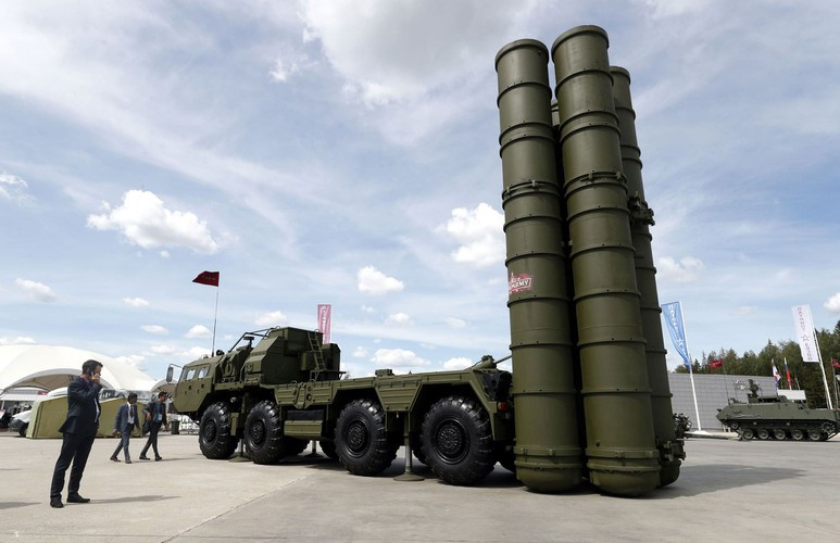 "Tại sao lại mua tổ hợp phòng không S-400? Thổ Nhĩ Kỳ chưa thể sử dụng vũ khí này và Triumf sẽ trở nên lãng phí”.