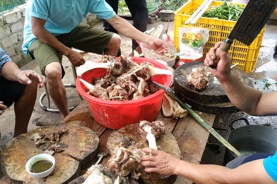 Lai Chau: 42 nguoi nhap vien vi an thit trau