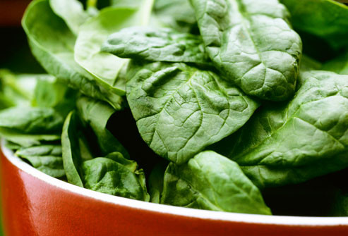  Magie Rau chân vịt luôn có tiếng là tốt cho sức khỏe. Cùng với đậu hà lan, ngũ cốc và hạnh nhân, rau chân vịt là nguồn cung cấp magie dồi dào. Kết hợp những nguyên liệu trên vào bữa ăn sẽ giúp phòng ngừa các bệnh về đường ruột và tiểu đường.