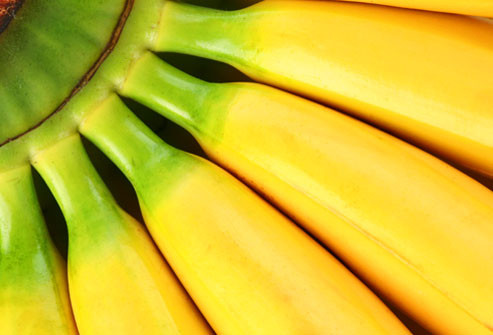  Kali Kali luôn cần thiết với khả năng ổn định huyết áp cũng như giảm thiểu nguy cơ mắc sỏi thận. Các cơ và dây thần kinh cũng cần đến Kali để hoạt động tốt nhất. Loại khoáng chất này có thể được tìm thấy trong sữa, khoai tây, khoai lang, chuối và bơ.