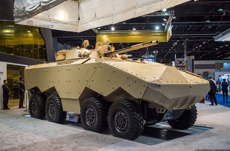 Sản phẩm kết hợp công nghệ quốc phòng giữa UAE và Nga - xe chiến đấu bộ binh bánh lốp 8x8 Enigma do UAE sản xuất trang bị tháp pháo xe chiến đấu bộ binh BMP-3 Nga sản xuất. Tháp pháo này lắp pháo 100mm đồng trục 30mm có thể phóng tên lửa qua nòng.