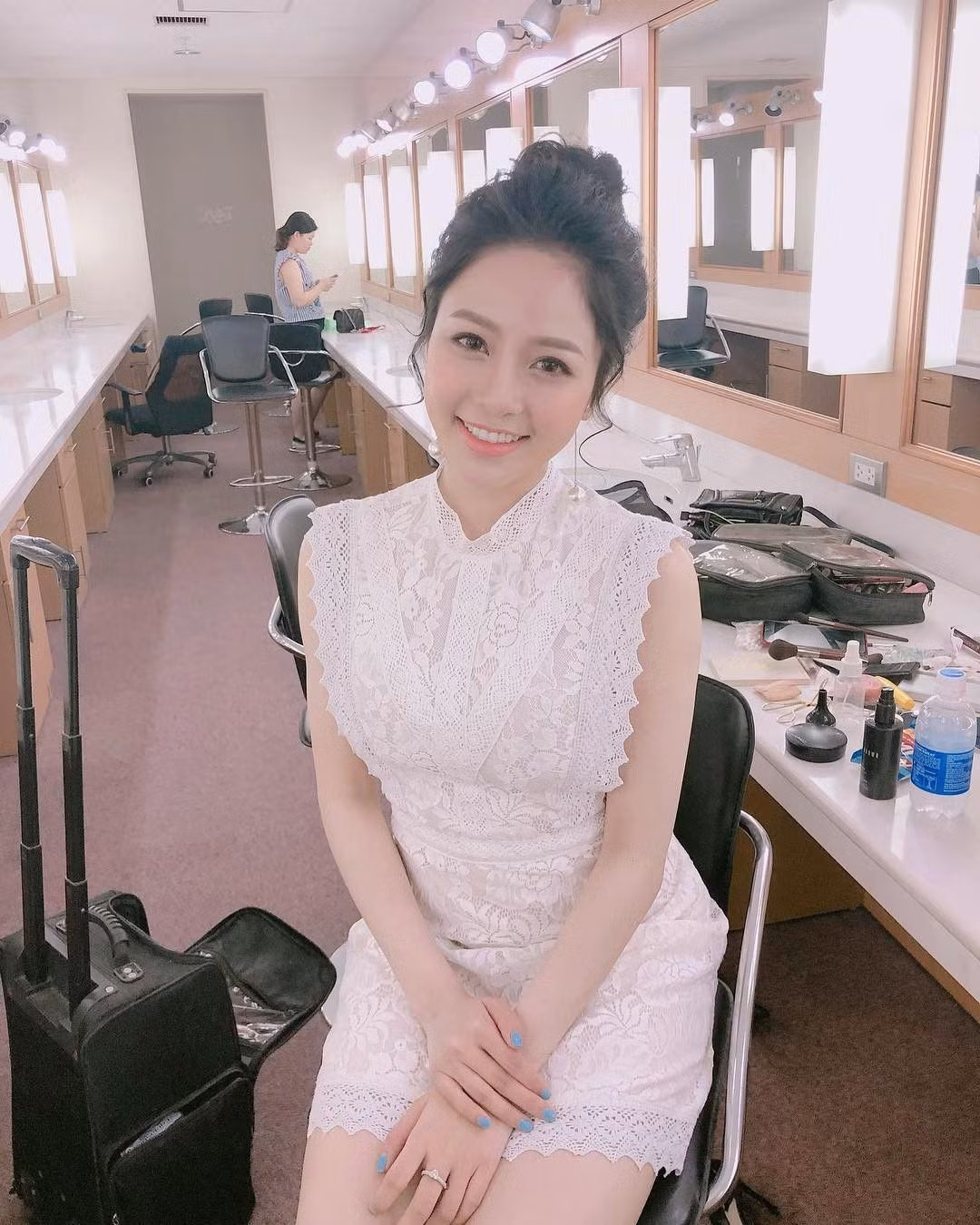 Những bộ váy ngọt ngào góp phần không nhỏ tạo nên hình ảnh trong sáng và đáng yêu của cô hot girl thủ đô. Ảnh: pinimg.