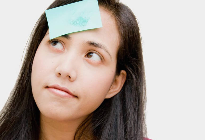 Với những vùng da nhờn quá mức trên mặt như trán và quanh mũi, bạn nên sử dụng toner để lau sạch chúng. Ảnh: acnes.