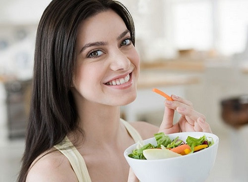 Trong những ngày đi du lịch, người đau dạ dày vẫn nên lựa chọn những đồ ăn nấu chín kỹ, mềm để giảm áp lực hoạt động cho chức năng tiêu hóa ở dạ dày. Ảnh: chuyenkhoadaday.