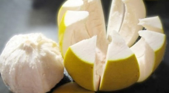 Sau đó, bạn pha cùng với nước ép bí đao và thưởng thức. Thức uống giảm cân này giúp tăng chuyển hóa mỡ, giúp bạn nhanh chóng có được vòng eo con kiến như ý muốn. Ảnh: mediacdn.