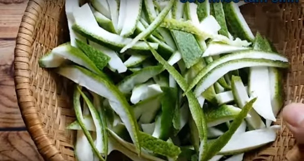 Loại trà vỏ bưởi này vừa thơm ngon dễ uống, lại vừa hỗ trợ giảm cân hiệu quả. Ảnh: kenhphunu.