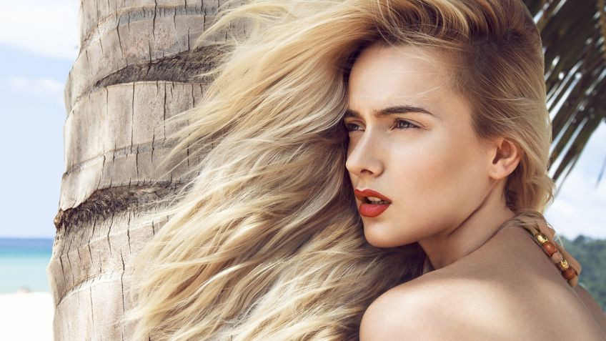 Sử dụng khăn quàng cổ hoặc mũ để che đầu khi ra ngoài nắng là cách đơn giản mà hữu hiệu để bảo vệ tóc và da đầu, giữ cho mái tóc khỏe đẹp, mượt mà. Ảnh: blogspot.