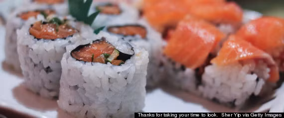 Cá hồi rất giàu omega-3 và là một trong những loại thực phẩm giúp bạn sống thọ hơn, thậm chí là “cải lão hoàn đồng”.