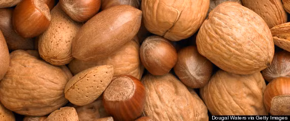 Các loại hạt cũng là một trong những thực phẩm giúp bạn sống lâu hơn. Theo một nghiên cứu của trường Đại học Harvard, những người ăn vặt bằng các loại hạt mỗi ngày sống lâu hơn so với những người không ăn.