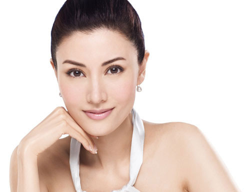 Tuy nhiên, dù những món ăn ấy có hấp dẫn đến đâu thì bạn cũng nên ghi nhớ việc ăn uống lành mạnh để vừa bảo vệ sức khỏe, vừa giữ gìn làn da luôn sáng đẹp và mịn màng. Ảnh: suckhoedoisong.