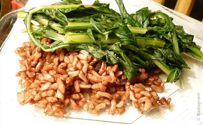 Gạo Wehani là giống gạo dài có màu hơi nâu và khi nấu chín thì có mùi thơm như mùi bỏng ngô. Ảnh: bodybuilding.