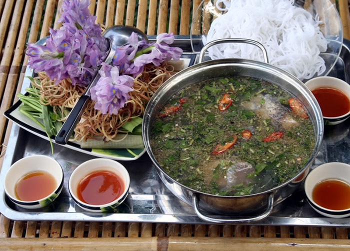 Vị chua rất thanh và dịu chính là hương vị đặc trưng của đặc sản lẩu bần Phù Sa. Ảnh: yong.