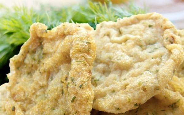 Chả cá thu có thể nói là một trong những loại chả cá Việt Nam ngon hảo hạng. Ảnh: ameovat.