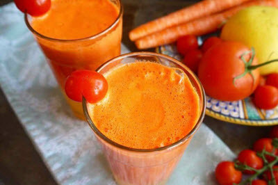 Nếu không thích rau cải bó xôi, bạn có thể giảm cân bằng sinh tố cà rốt. Ảnh: hocphache.