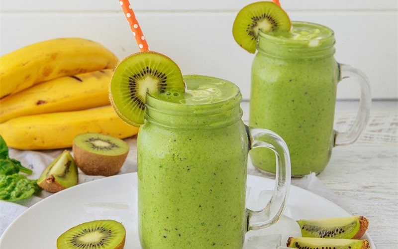 Rau cải bó xôi, rau diếp cá và cả kiwi đều chứa hàm lượng calo và năng lượng thấp nên rất thích hợp cho những người muốn giảm cân. Ảnh: cooky.