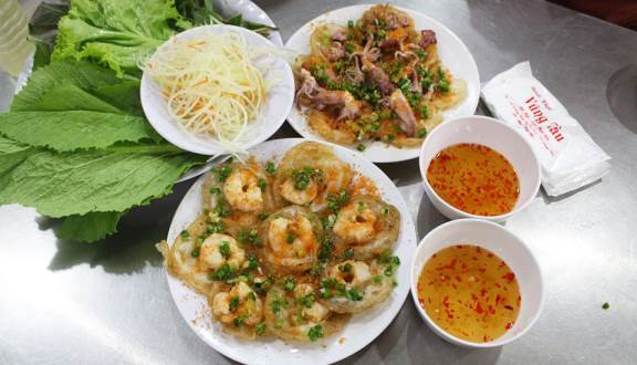 Bánh khọt mang hương vị dân dã, rất được nhiều du khách yêu thích. Ảnh: mytourcdn.